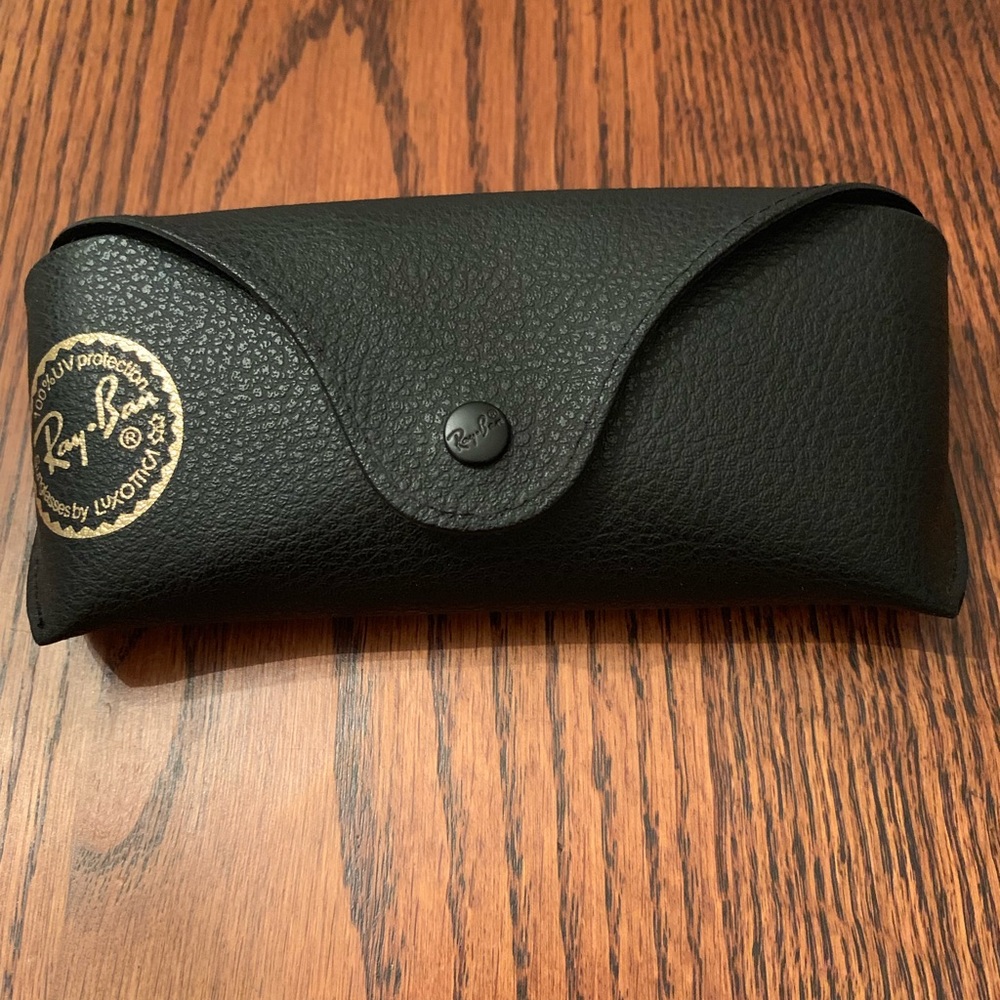 Raybans sunglass case 😎